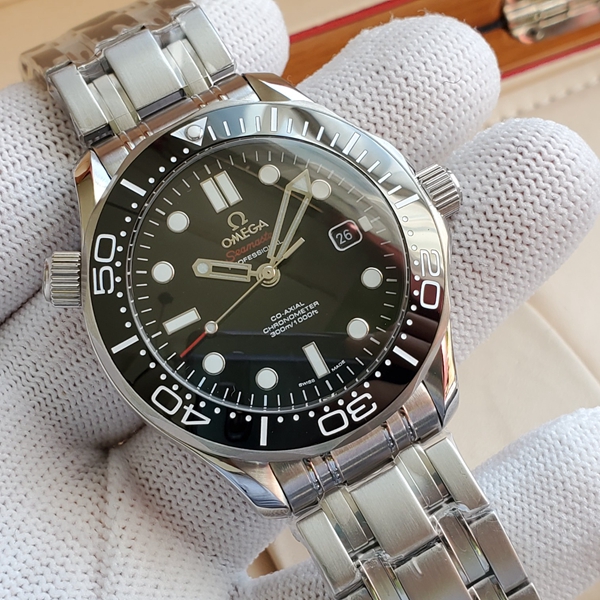 オメガ時計背面デザイン